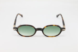 Bust Out - Arden orotartaruga